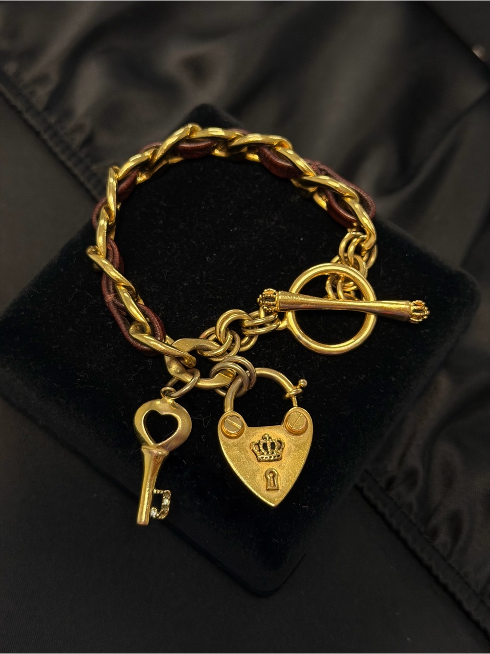 Vintage Juicy Couture Leather Weave Heart Lock & Key Toggle Bracelet Y2K - Picture 2 of 8